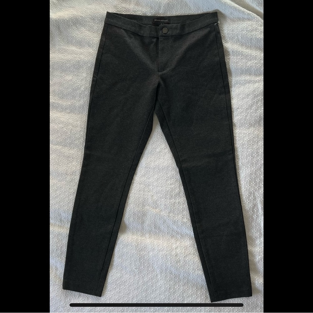 BANANA REPUBLIC Rayon Blend Grey Capri Slacks Size 4